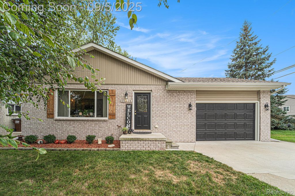 13465 Neely Street, Gibraltar, MI 48173