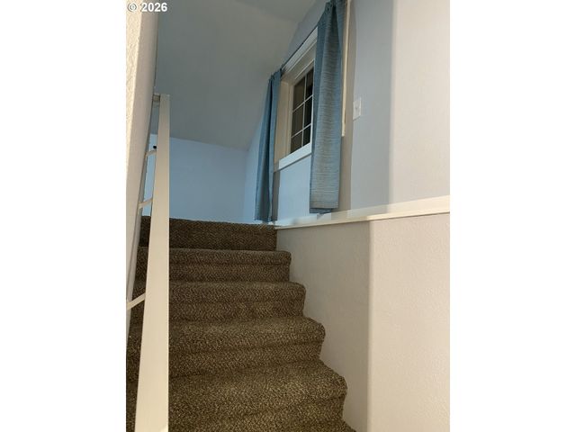 405 EVERGREEN Dr, Tillamook, OR 97141