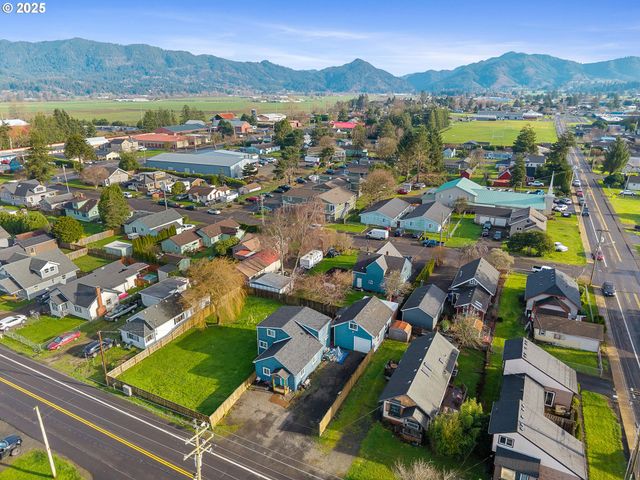 405 EVERGREEN Dr, Tillamook, OR 97141