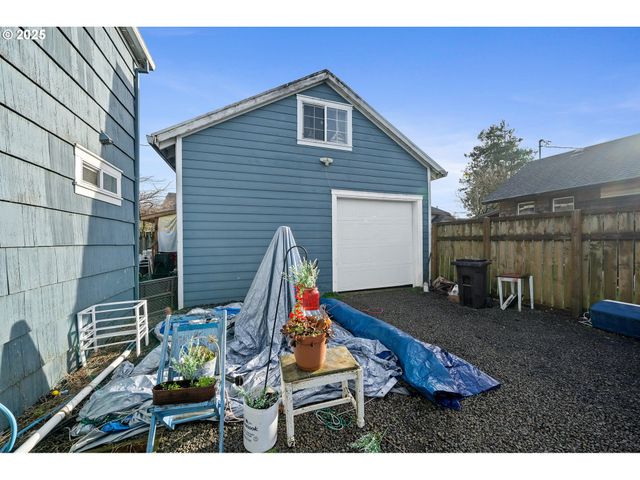 405 EVERGREEN Dr, Tillamook, OR 97141