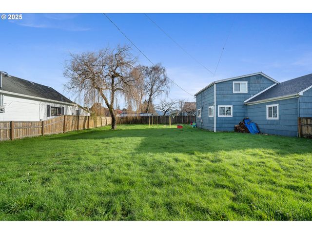 405 EVERGREEN Dr, Tillamook, OR 97141