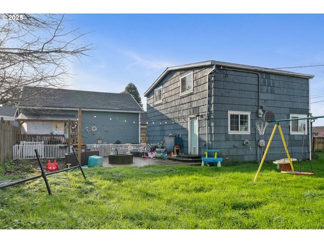 405 EVERGREEN Dr, Tillamook, OR 97141
