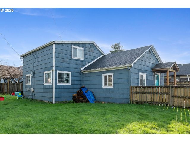 405 EVERGREEN Dr, Tillamook, OR 97141