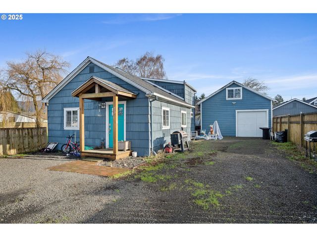 405 EVERGREEN Dr, Tillamook, OR 97141