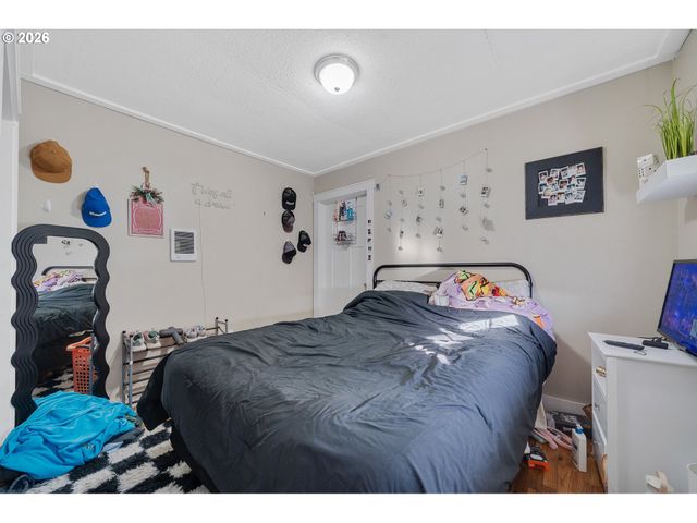 405 EVERGREEN Dr, Tillamook, OR 97141