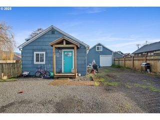 405 EVERGREEN Dr, Tillamook, OR 97141