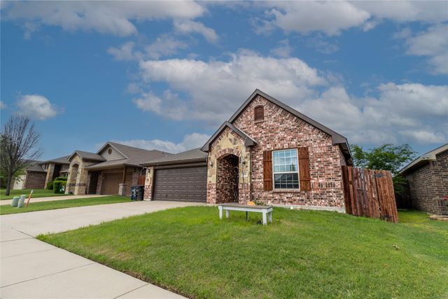 408 Prescott Lane, Fort Worth, TX 76036