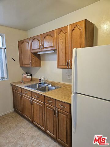 7906 S San Pedro Street 2, Los Angeles, CA 90003