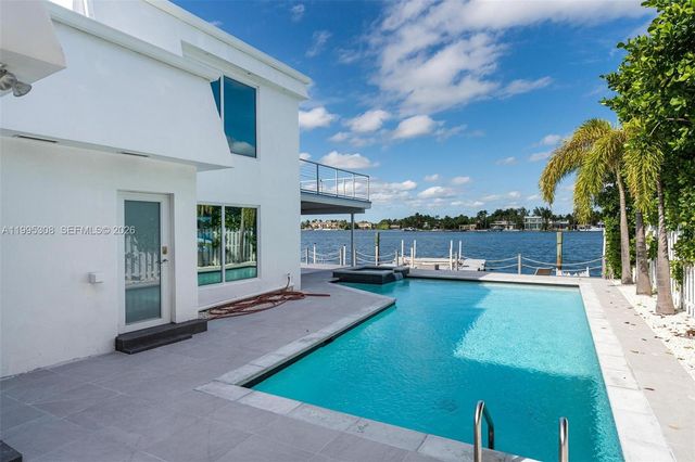1055 Stillwater Dr, Miami Beach, FL 33141