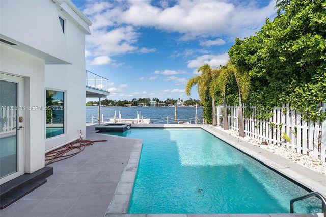 1055 Stillwater Dr, Miami Beach, FL 33141