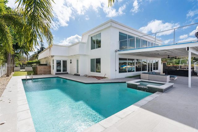 1055 Stillwater Dr, Miami Beach, FL 33141