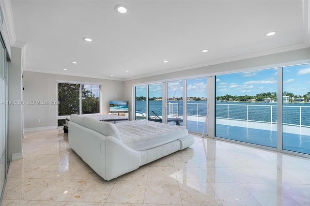 1055 Stillwater Dr, Miami Beach, FL 33141