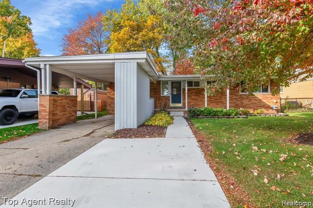 881 Brooklawn Drive, Troy, MI 48084