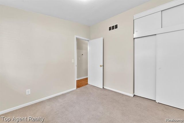 881 Brooklawn Drive, Troy, MI 48084