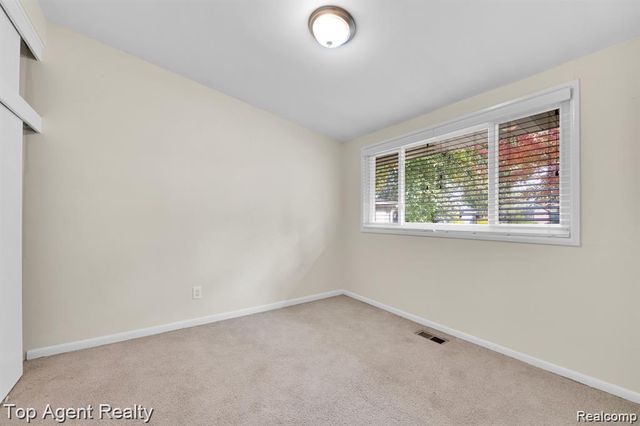 881 Brooklawn Drive, Troy, MI 48084