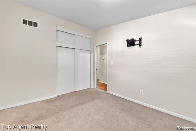 881 Brooklawn Drive, Troy, MI 48084