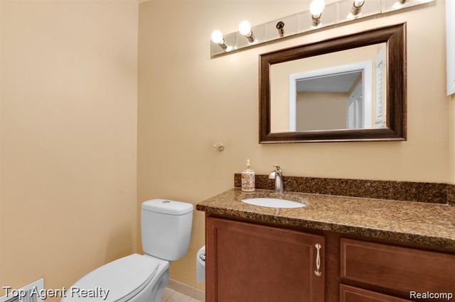 881 Brooklawn Drive, Troy, MI 48084