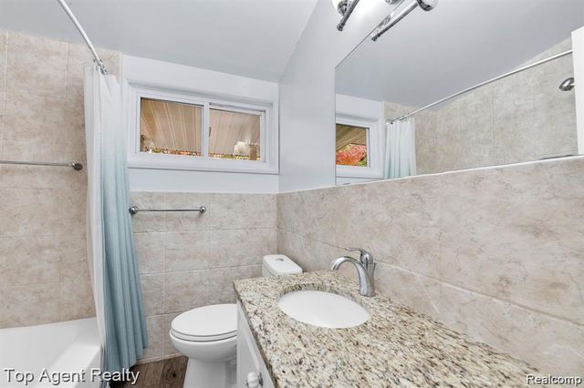 881 Brooklawn Drive, Troy, MI 48084