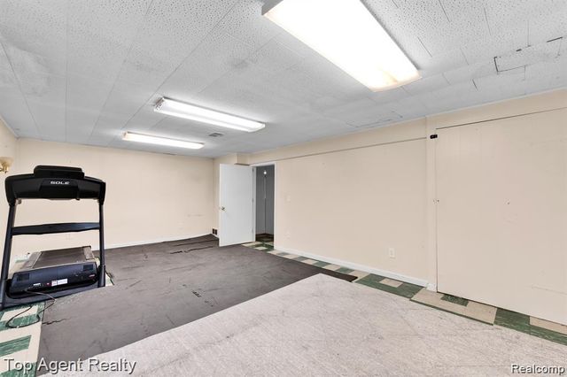 881 Brooklawn Drive, Troy, MI 48084