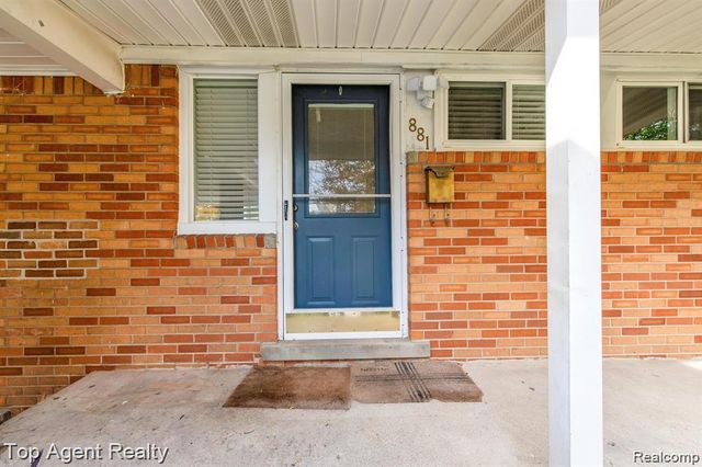 881 Brooklawn Drive, Troy, MI 48084