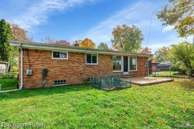 881 Brooklawn Drive, Troy, MI 48084