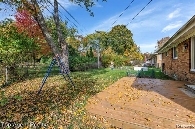 881 Brooklawn Drive, Troy, MI 48084