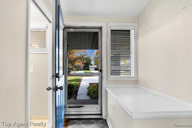 881 Brooklawn Drive, Troy, MI 48084