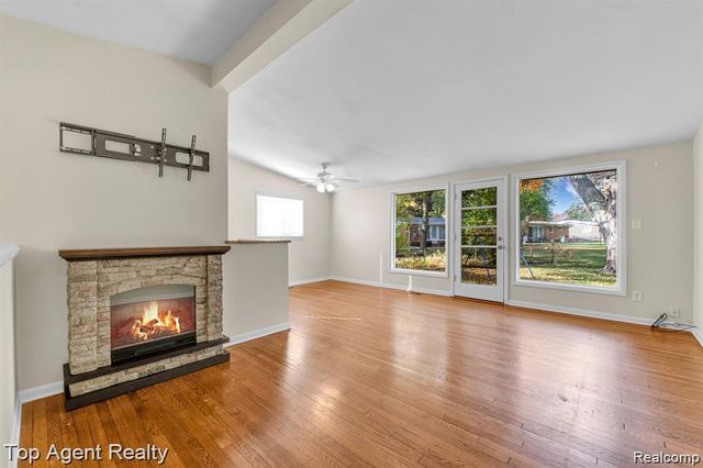 881 Brooklawn Drive, Troy, MI 48084