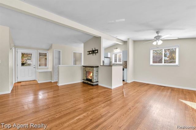 881 Brooklawn Drive, Troy, MI 48084