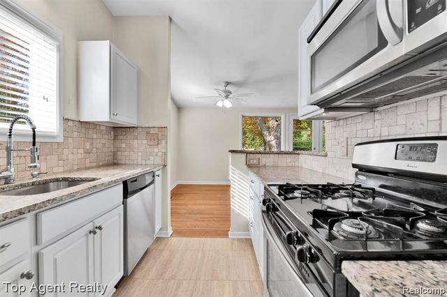 881 Brooklawn Drive, Troy, MI 48084