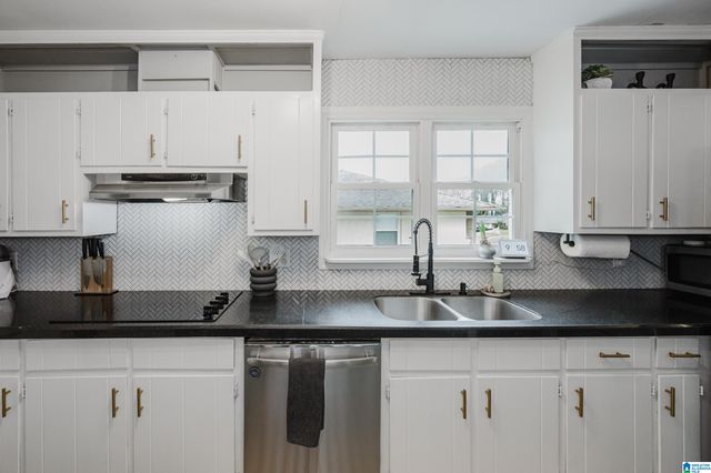 1616 CRESTHILL ROAD, Birmingham, AL 35213