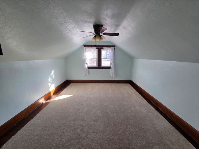 207 Kent Street, Greenfield, IA 50849