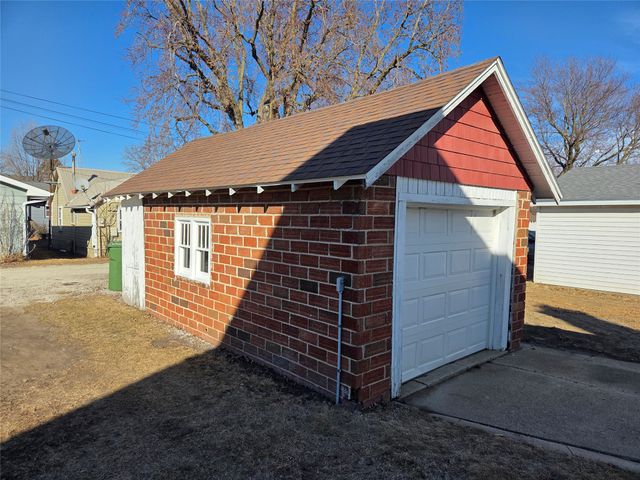 207 Kent Street, Greenfield, IA 50849
