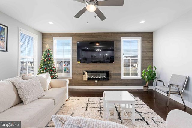 25528 WOODBINE FARM DR, Chantilly, VA 20152