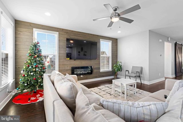 25528 WOODBINE FARM DR, Chantilly, VA 20152