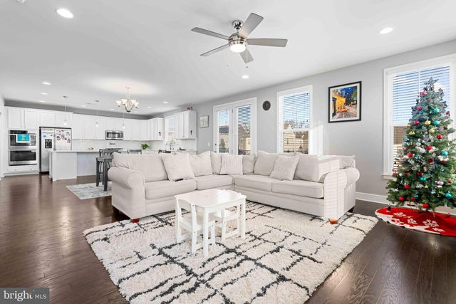 25528 WOODBINE FARM DR, Chantilly, VA 20152