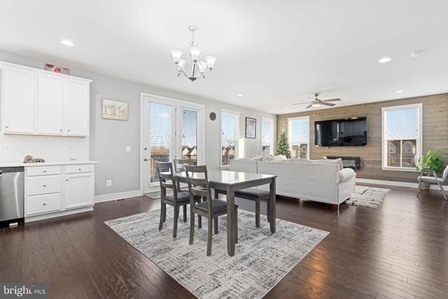 25528 WOODBINE FARM DR, Chantilly, VA 20152