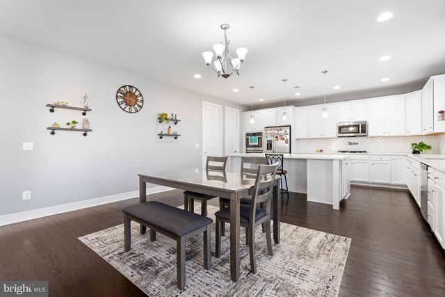 25528 WOODBINE FARM DR, Chantilly, VA 20152