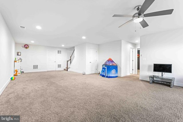 25528 WOODBINE FARM DR, Chantilly, VA 20152