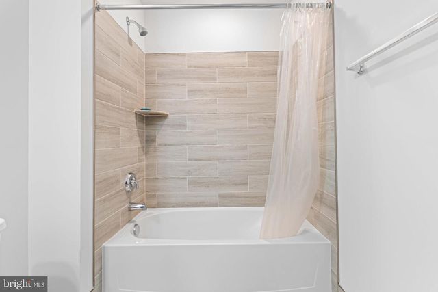 25528 WOODBINE FARM DR, Chantilly, VA 20152