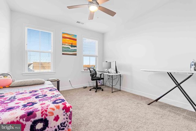 25528 WOODBINE FARM DR, Chantilly, VA 20152