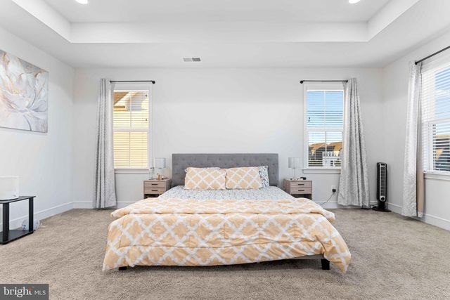 25528 WOODBINE FARM DR, Chantilly, VA 20152