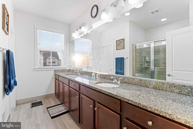 25528 WOODBINE FARM DR, Chantilly, VA 20152