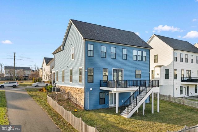 25528 WOODBINE FARM DR, Chantilly, VA 20152