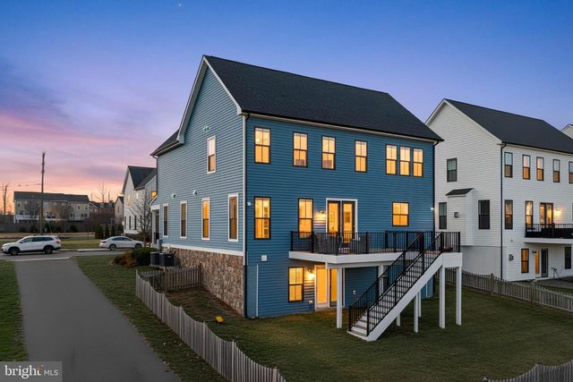 25528 WOODBINE FARM DR, Chantilly, VA 20152