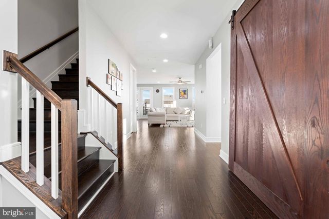 25528 WOODBINE FARM DR, Chantilly, VA 20152