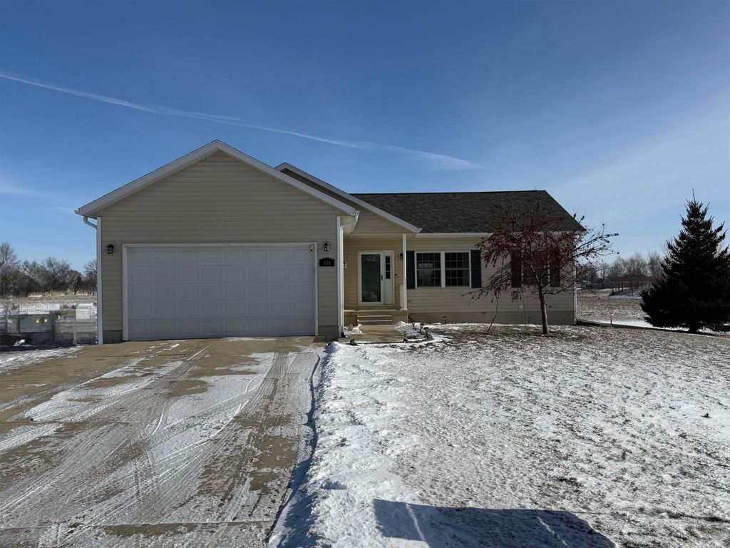 639 Hunter Drive, Evansdale, IA 50707
