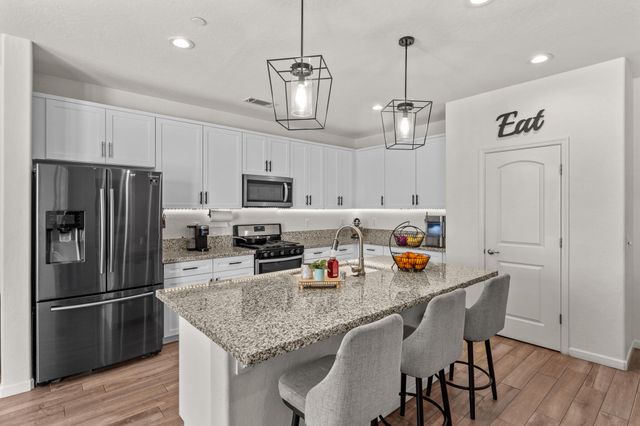 3637 Luke Street, Tulare, CA 93274