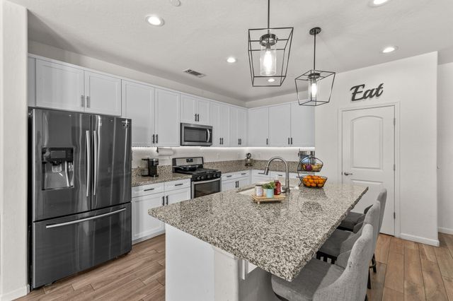 3637 Luke Street, Tulare, CA 93274