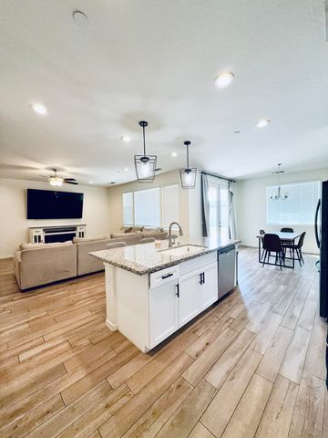 3637 Luke Street, Tulare, CA 93274